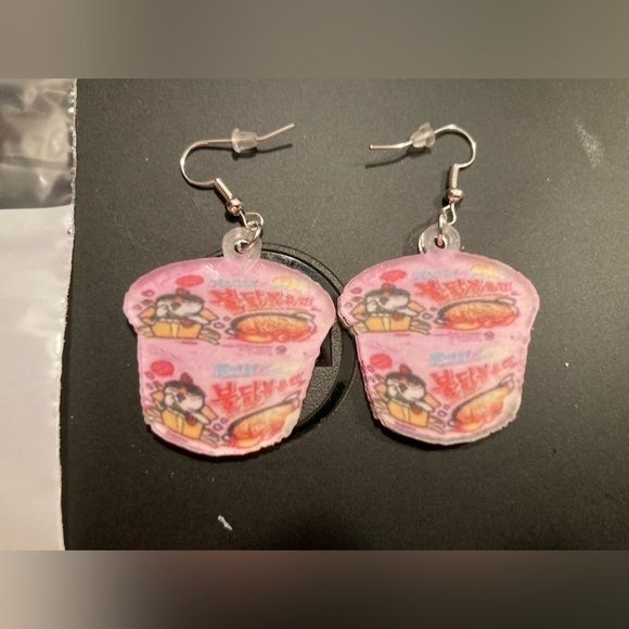 4/$25 Ramen dangle earrings.NWOT. Super cute for that ramen noodle Fan! - Picture 3 of 3